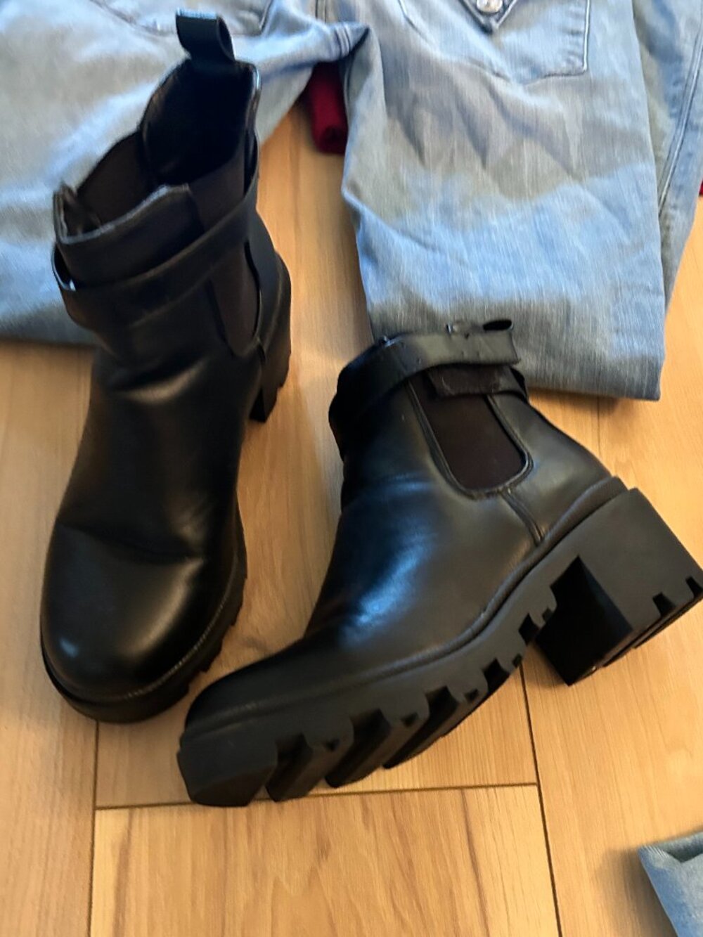 size 6.5 black faux leather ankle boots heels six half 61/2 womens black moto
